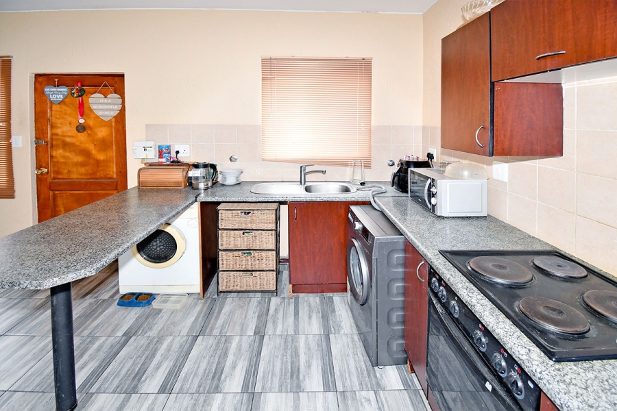 2 Bedroom Property for Sale in Greenstone Hill Gauteng