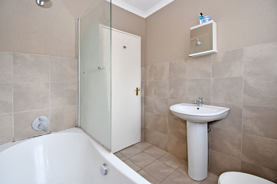 2 Bedroom Property for Sale in Greenstone Hill Gauteng