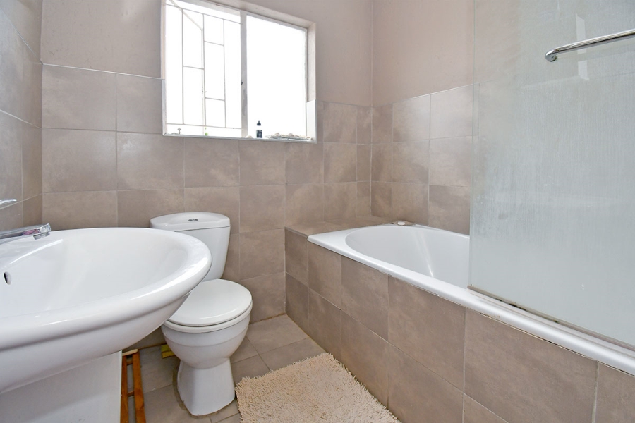 2 Bedroom Property for Sale in Greenstone Hill Gauteng