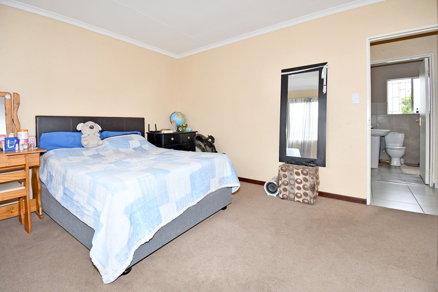 2 Bedroom Property for Sale in Greenstone Hill Gauteng