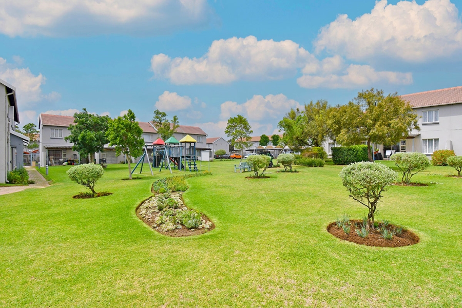 2 Bedroom Property for Sale in Greenstone Hill Gauteng