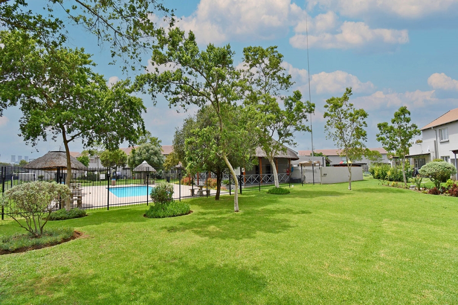 2 Bedroom Property for Sale in Greenstone Hill Gauteng