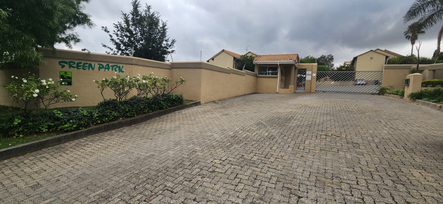2 Bedroom Property for Sale in Marais Steyn Park Gauteng