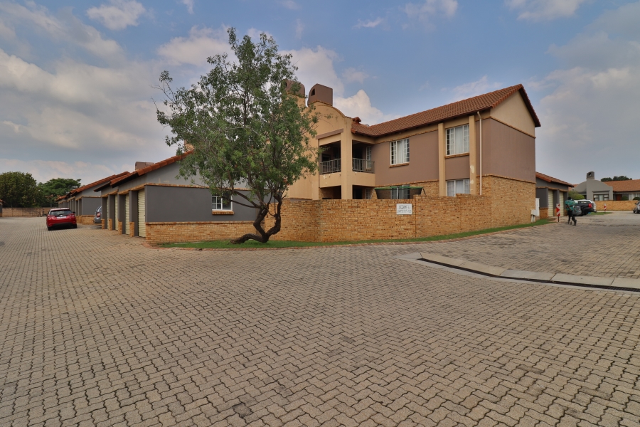 2 Bedroom Property for Sale in Noordwyk Gauteng