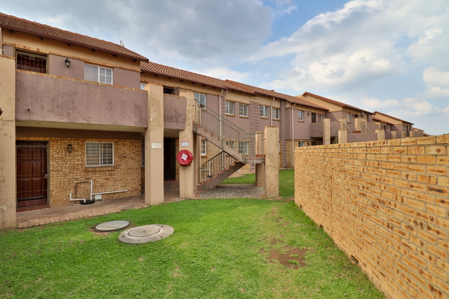 2 Bedroom Property for Sale in Noordwyk Gauteng