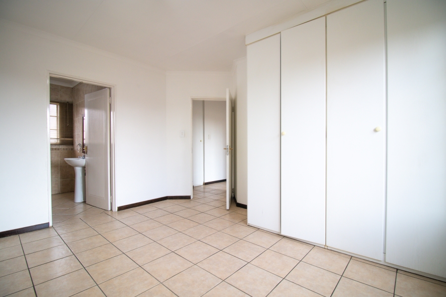 2 Bedroom Property for Sale in Noordwyk Gauteng