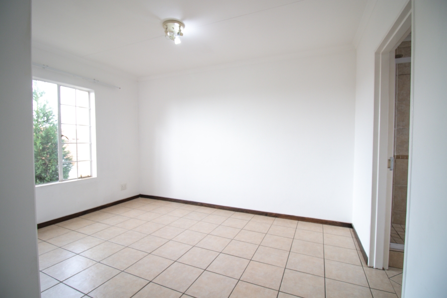 2 Bedroom Property for Sale in Noordwyk Gauteng