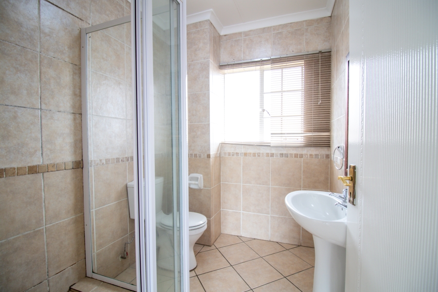 2 Bedroom Property for Sale in Noordwyk Gauteng