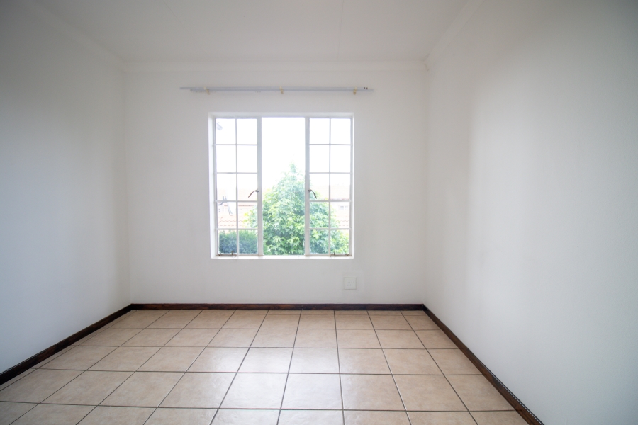 2 Bedroom Property for Sale in Noordwyk Gauteng