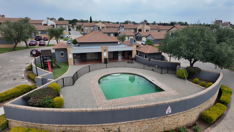 2 Bedroom Property for Sale in Noordwyk Gauteng