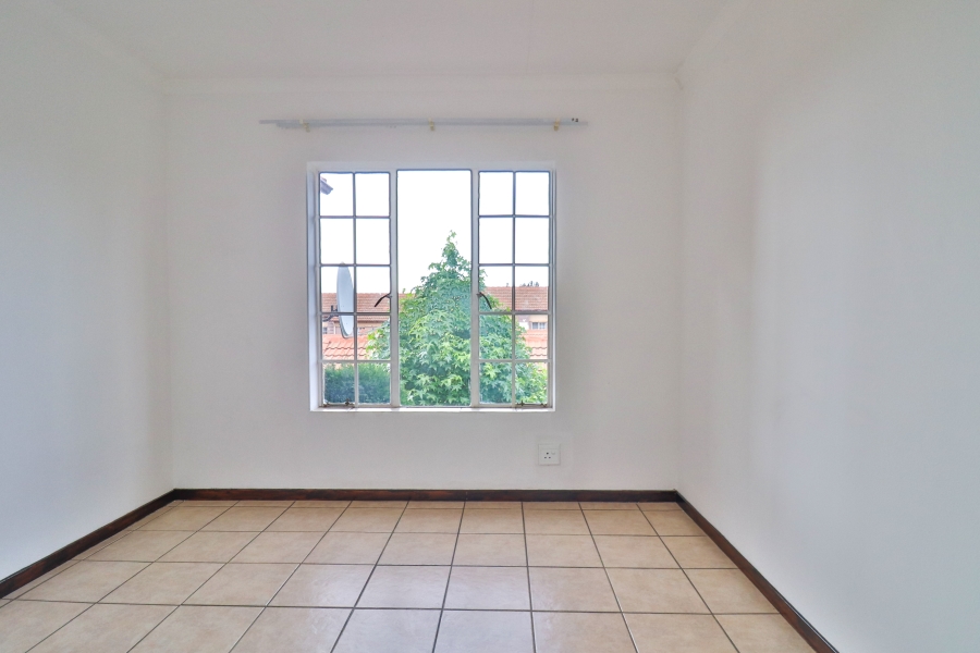 2 Bedroom Property for Sale in Noordwyk Gauteng