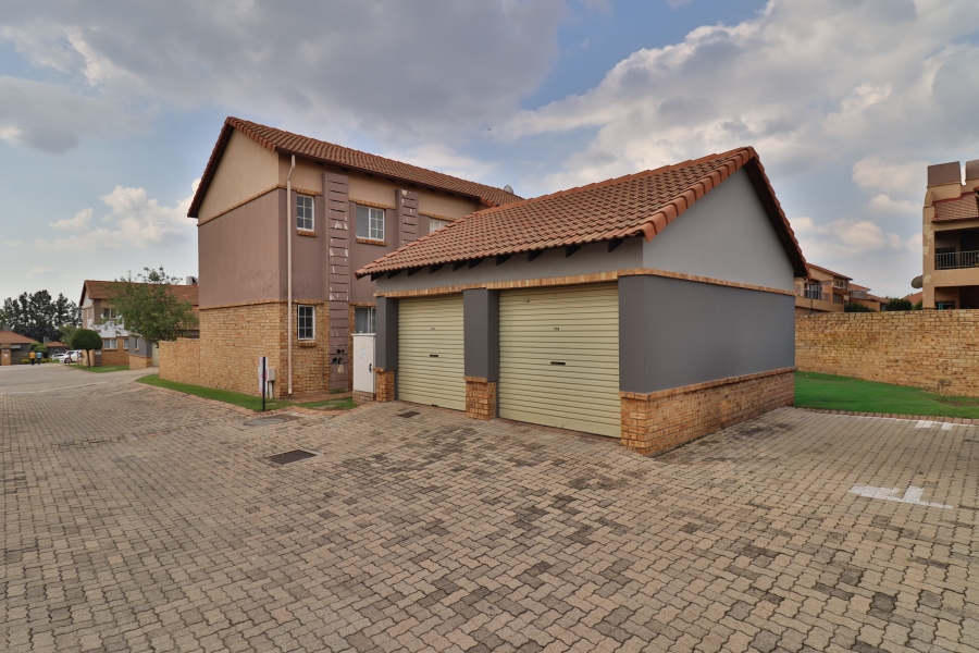 2 Bedroom Property for Sale in Noordwyk Gauteng