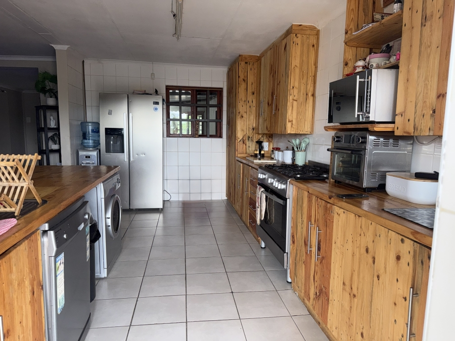 4 Bedroom Property for Sale in Wilgeheuwel Gauteng