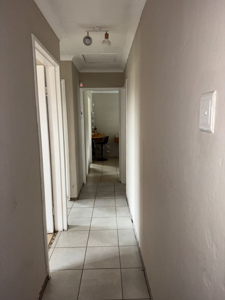 4 Bedroom Property for Sale in Wilgeheuwel Gauteng