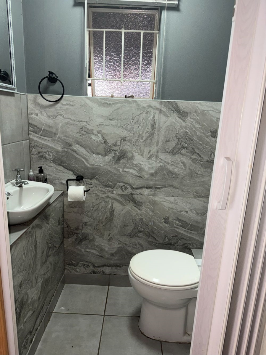 4 Bedroom Property for Sale in Wilgeheuwel Gauteng