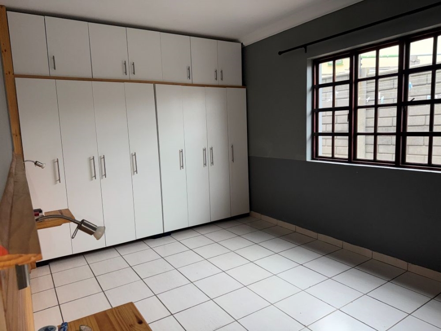 4 Bedroom Property for Sale in Wilgeheuwel Gauteng