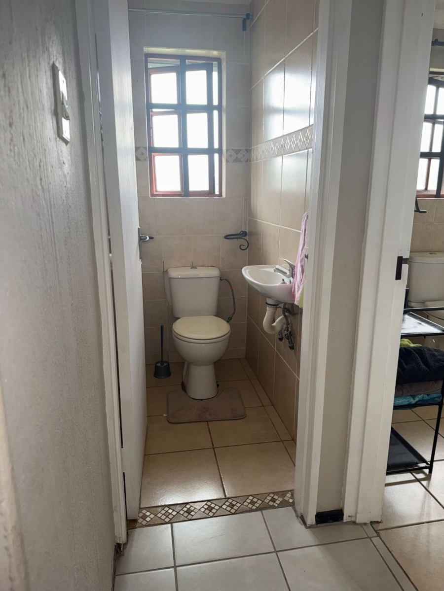 4 Bedroom Property for Sale in Wilgeheuwel Gauteng