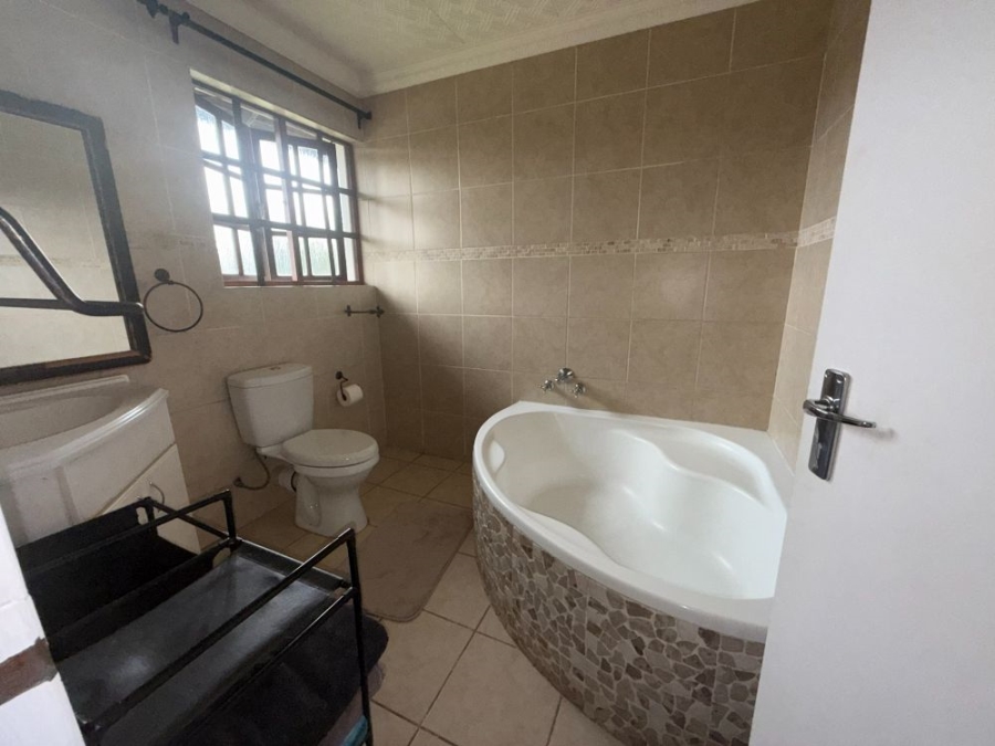 4 Bedroom Property for Sale in Wilgeheuwel Gauteng