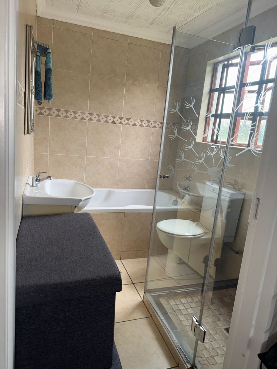 4 Bedroom Property for Sale in Wilgeheuwel Gauteng