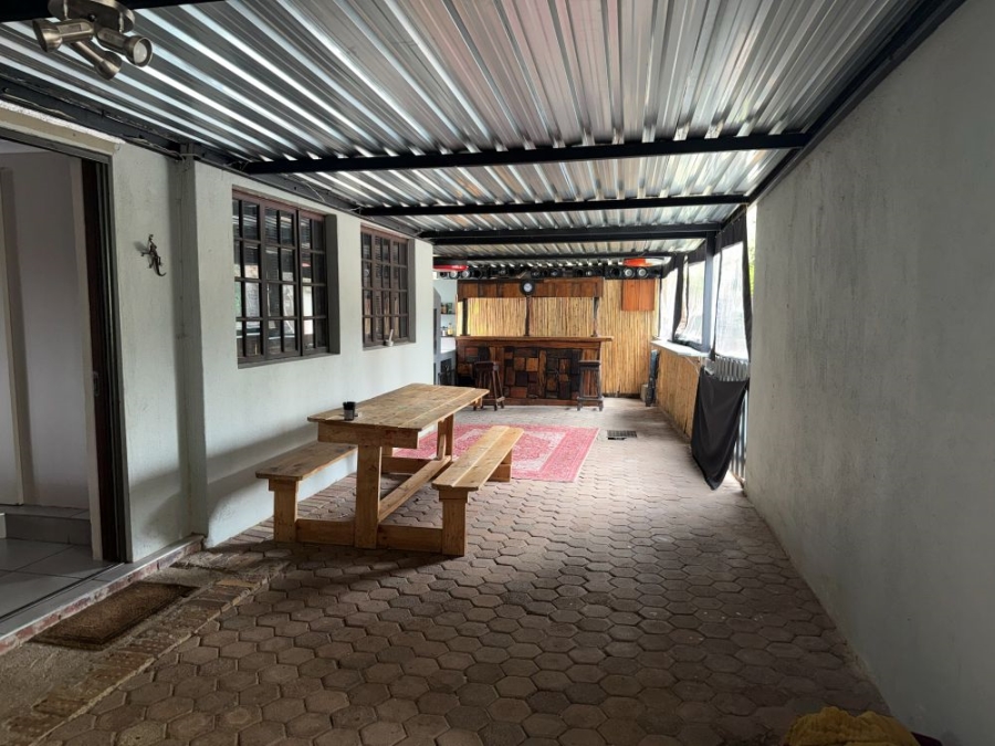 4 Bedroom Property for Sale in Wilgeheuwel Gauteng