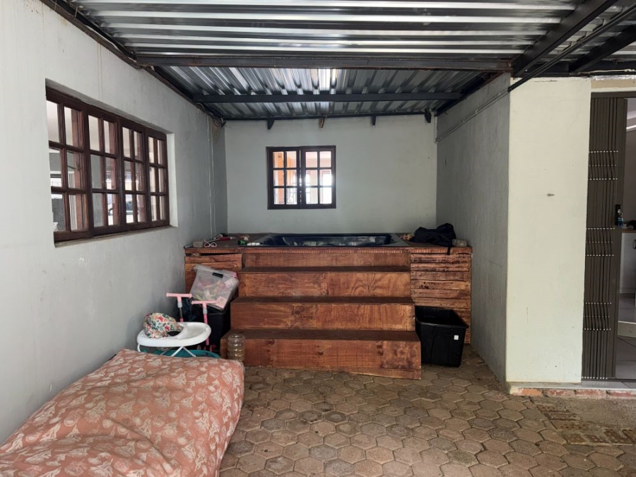 4 Bedroom Property for Sale in Wilgeheuwel Gauteng