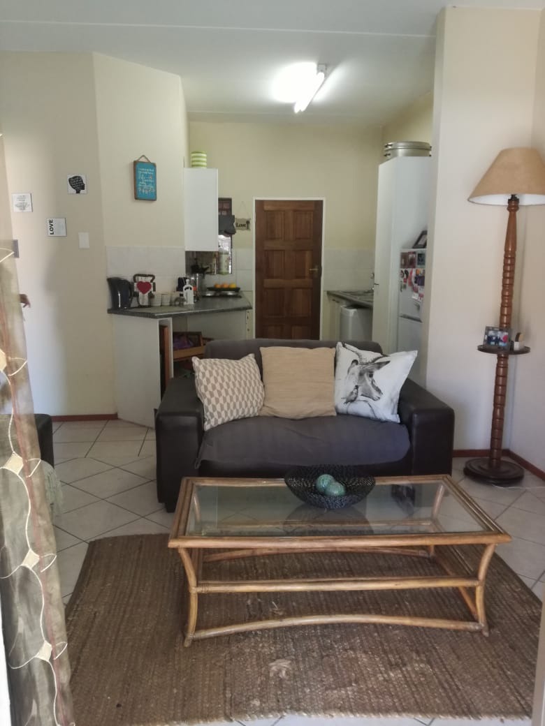 To Let 2 Bedroom Property for Rent in Roodekrans Gauteng