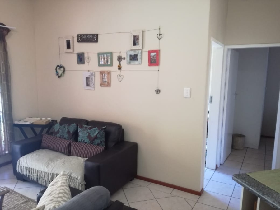 To Let 2 Bedroom Property for Rent in Roodekrans Gauteng