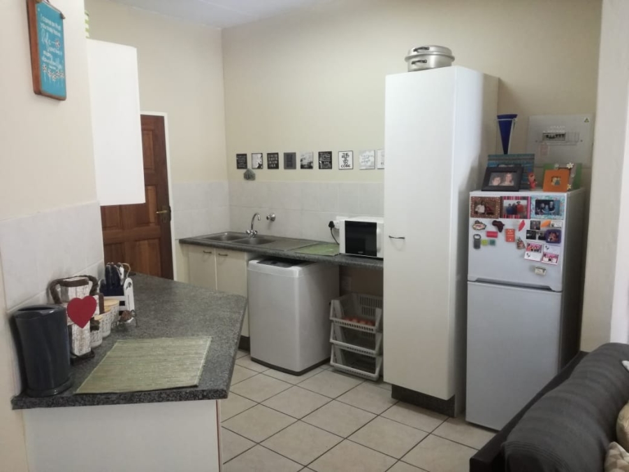 To Let 2 Bedroom Property for Rent in Roodekrans Gauteng