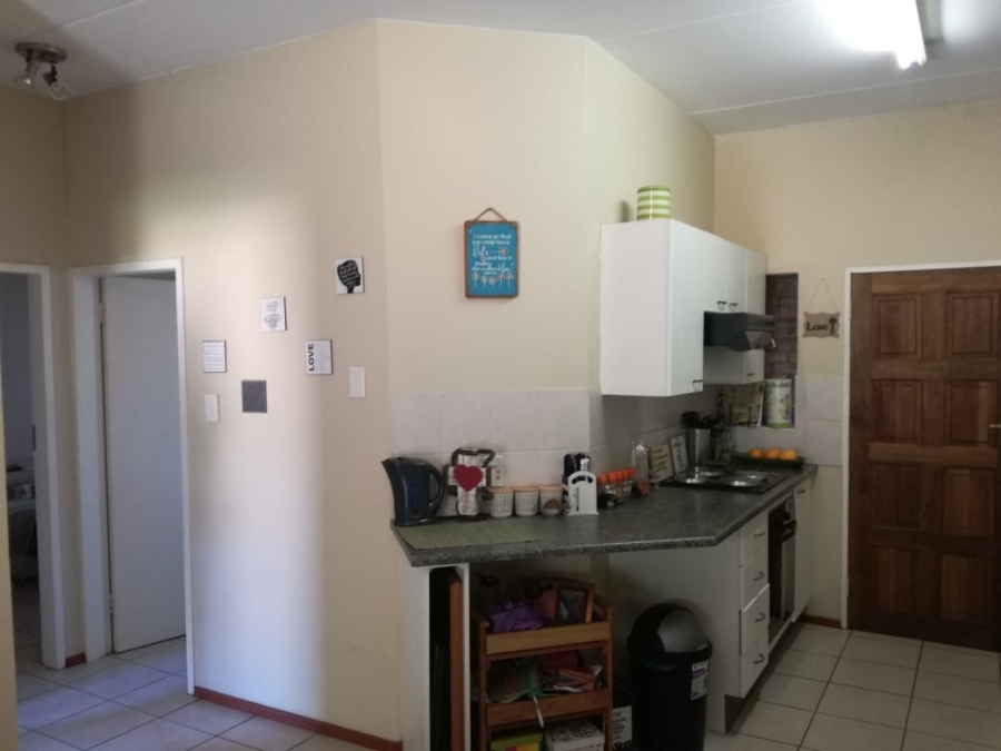 To Let 2 Bedroom Property for Rent in Roodekrans Gauteng