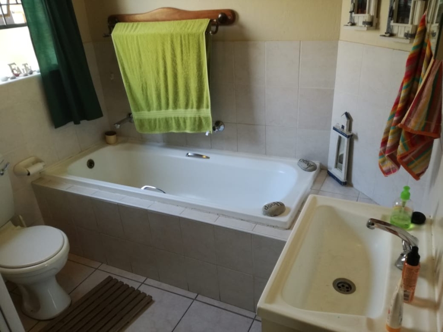 To Let 2 Bedroom Property for Rent in Roodekrans Gauteng