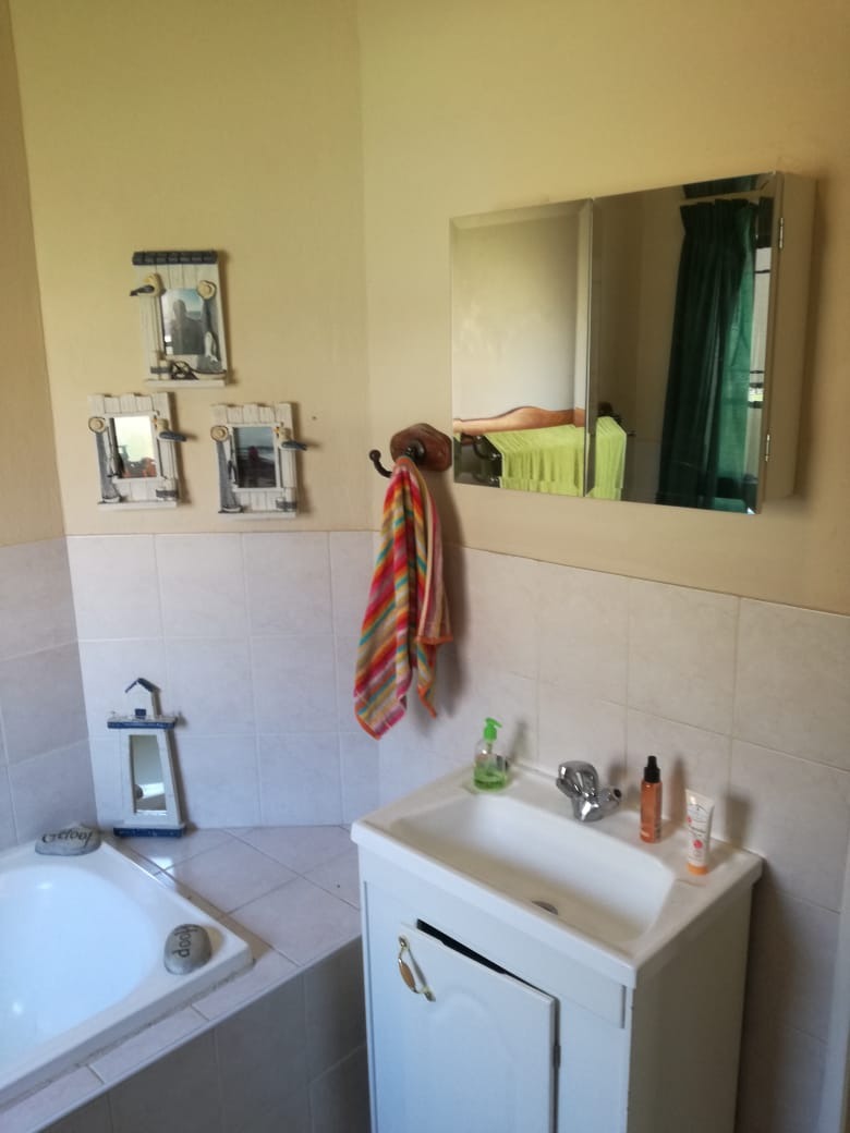 To Let 2 Bedroom Property for Rent in Roodekrans Gauteng