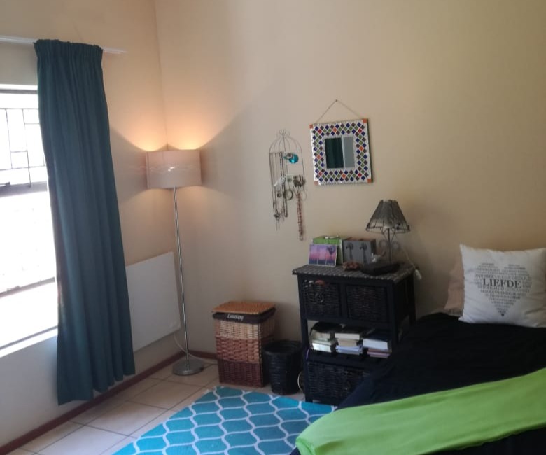 To Let 2 Bedroom Property for Rent in Roodekrans Gauteng