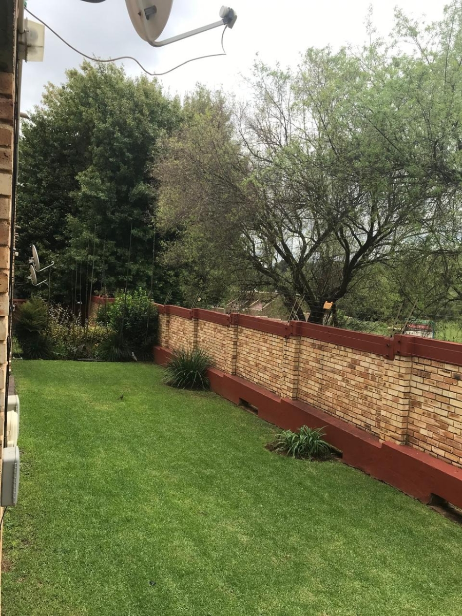 To Let 2 Bedroom Property for Rent in Roodekrans Gauteng