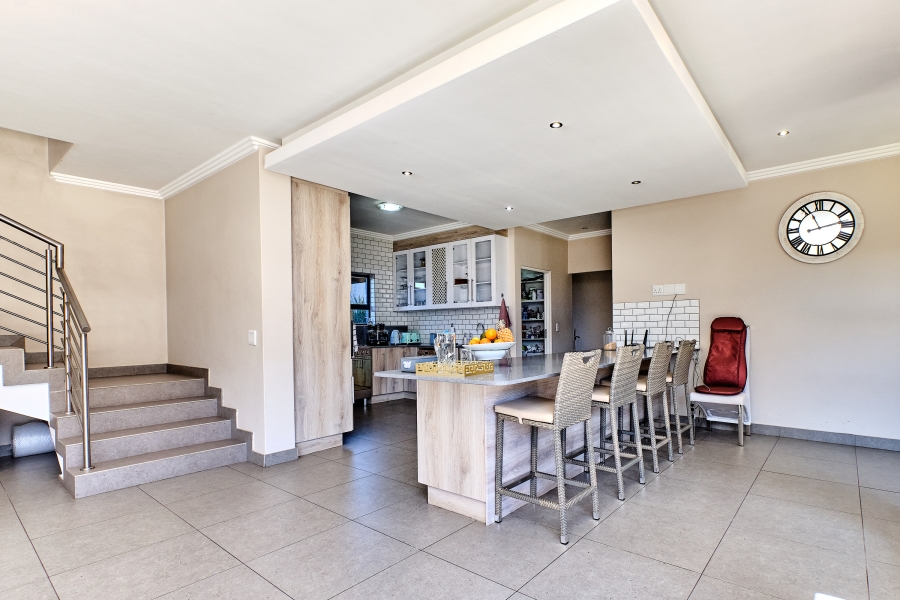 To Let 4 Bedroom Property for Rent in Waterfall Country Estate Gauteng