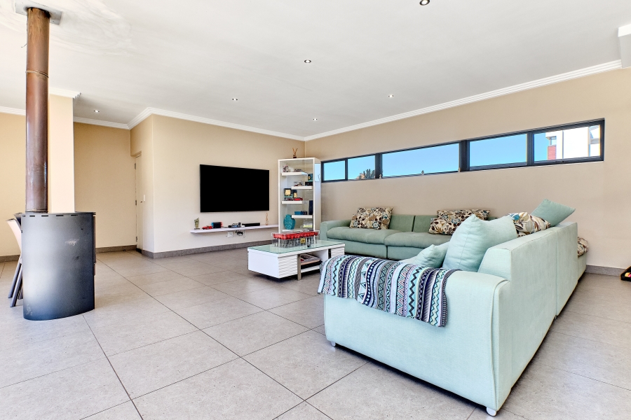 To Let 4 Bedroom Property for Rent in Waterfall Country Estate Gauteng