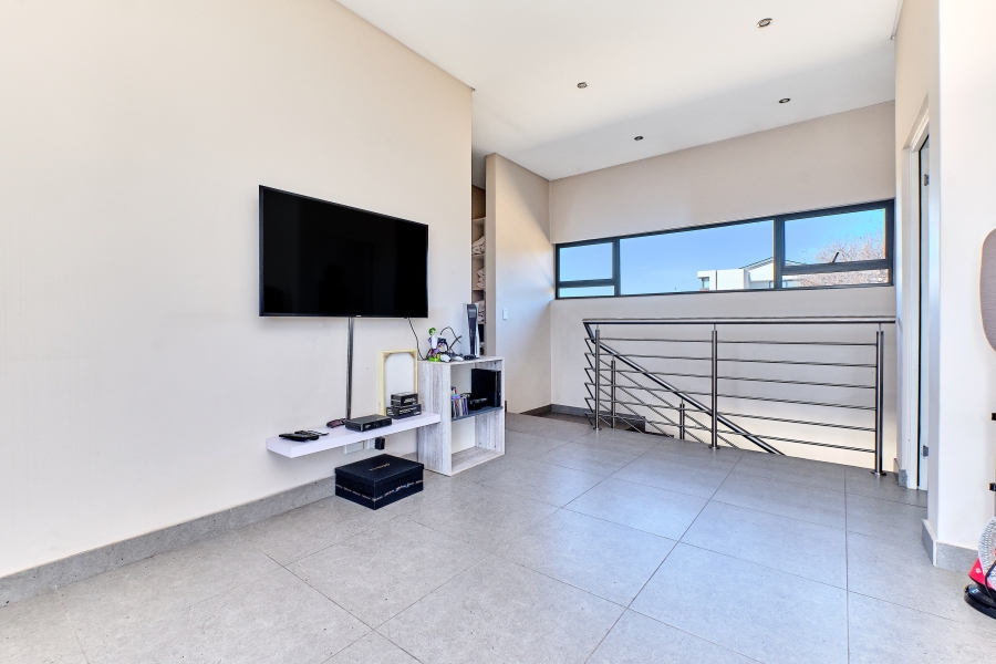 To Let 4 Bedroom Property for Rent in Waterfall Country Estate Gauteng