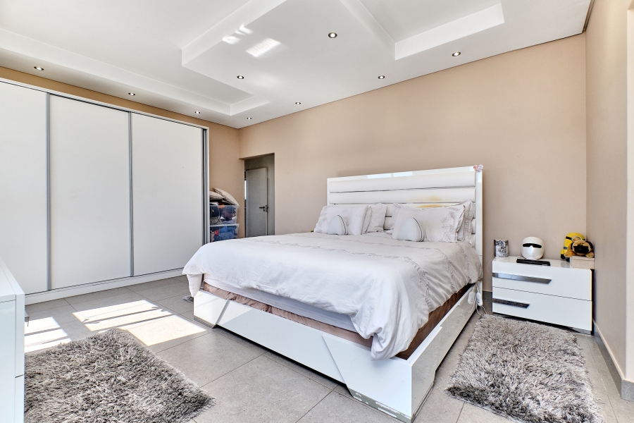 To Let 4 Bedroom Property for Rent in Waterfall Country Estate Gauteng