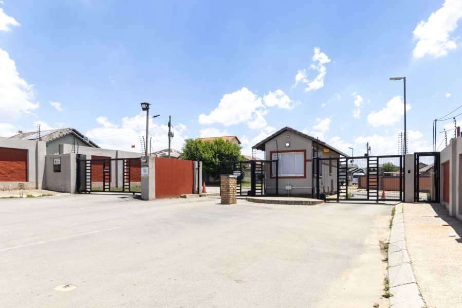 2 Bedroom Property for Sale in Cosmo City Gauteng