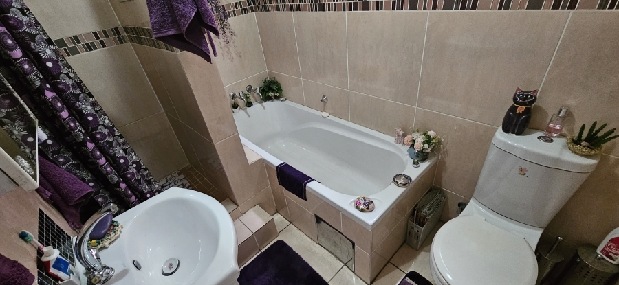 2 Bedroom Property for Sale in New Redruth Gauteng