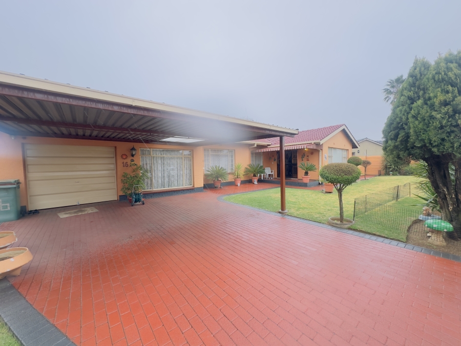 4 Bedroom Property for Sale in Verwoerdpark Gauteng