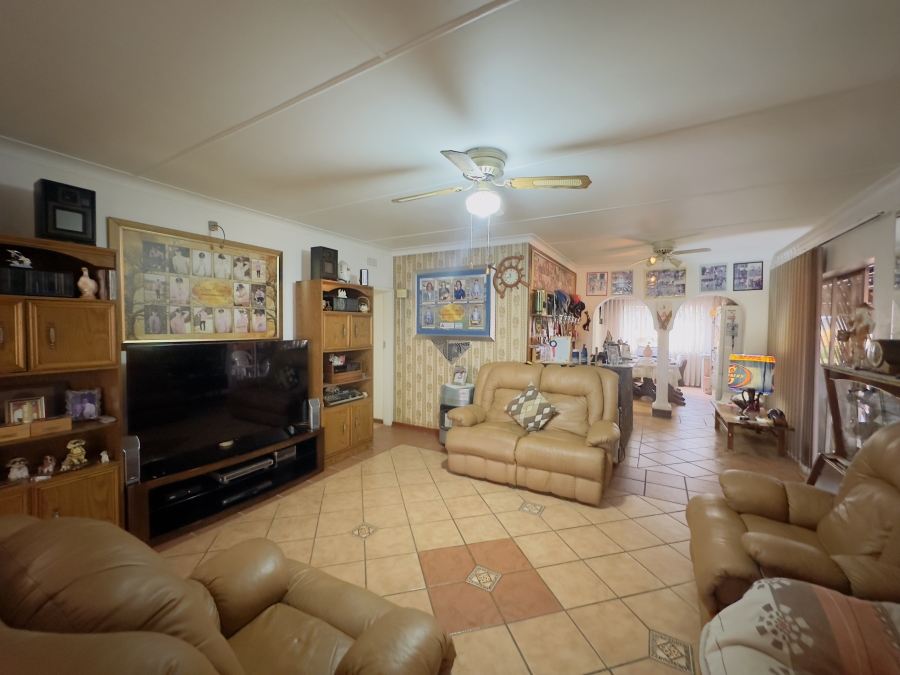 4 Bedroom Property for Sale in Verwoerdpark Gauteng