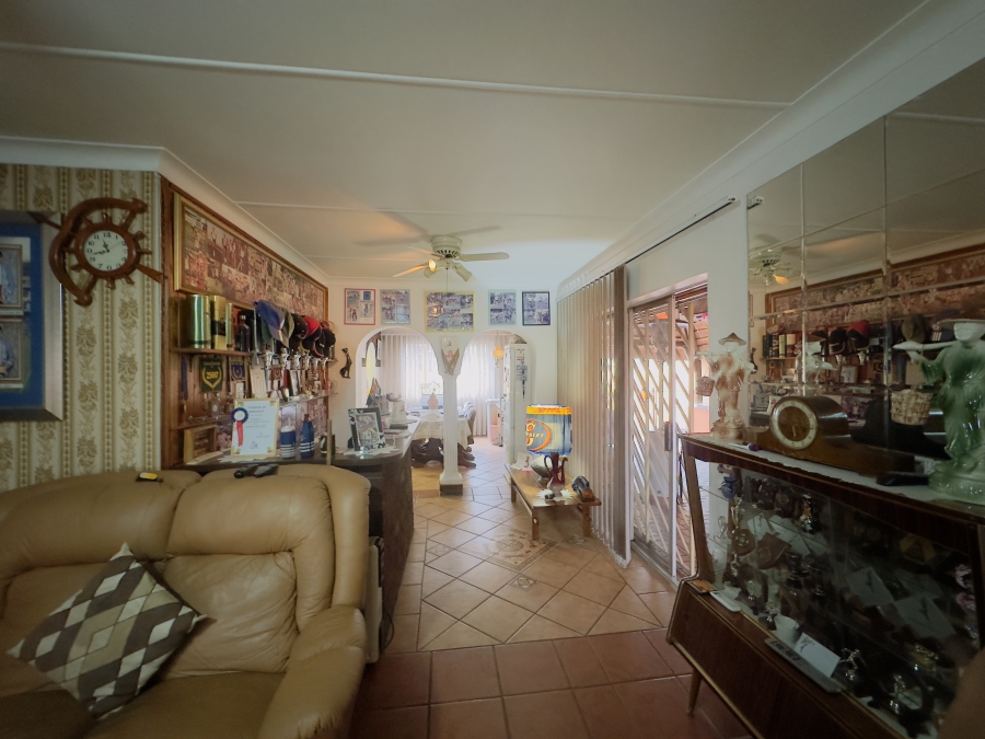 4 Bedroom Property for Sale in Verwoerdpark Gauteng