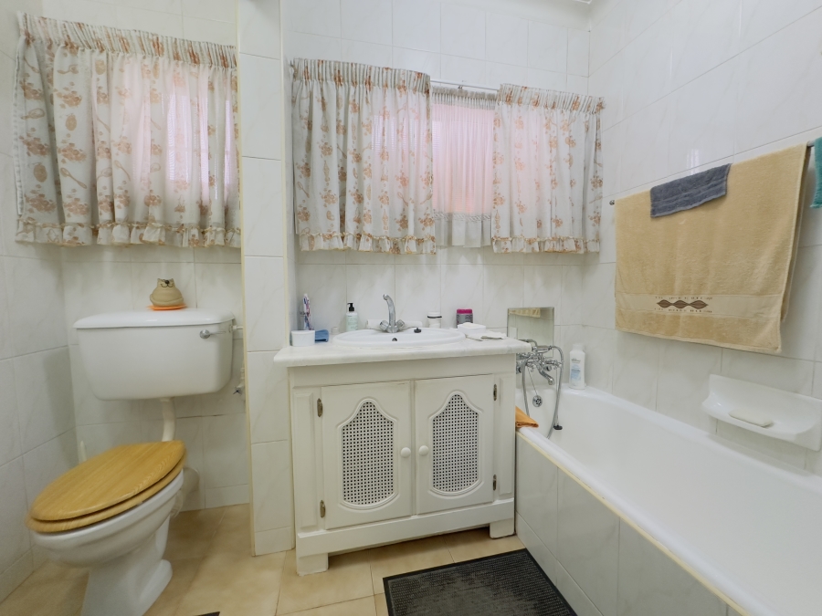 4 Bedroom Property for Sale in Verwoerdpark Gauteng