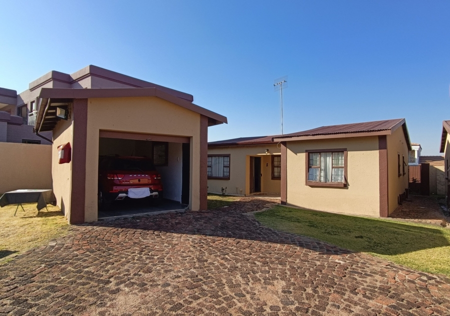 3 Bedroom Property for Sale in Liefde en Vrede Gauteng