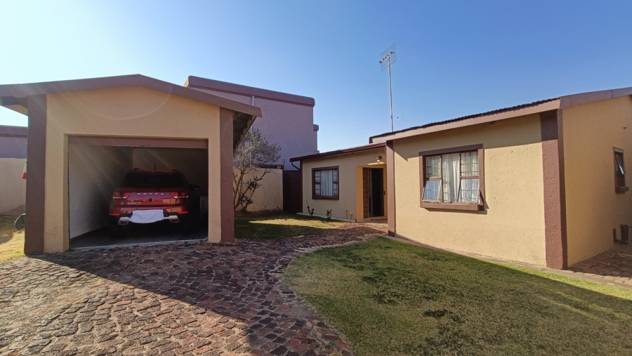 3 Bedroom Property for Sale in Liefde en Vrede Gauteng