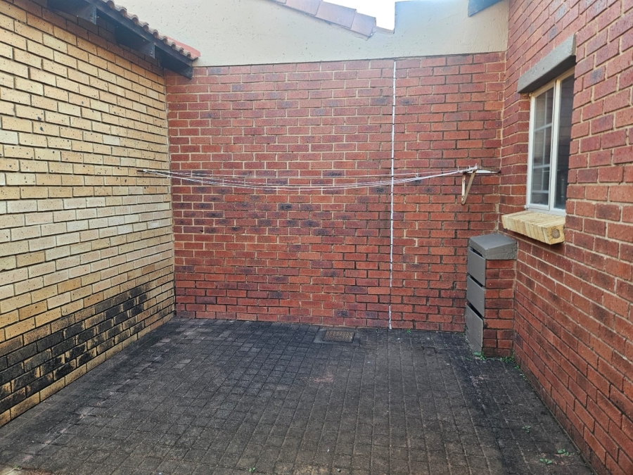 To Let 2 Bedroom Property for Rent in Equestria Gauteng