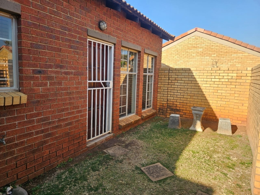 To Let 2 Bedroom Property for Rent in Equestria Gauteng