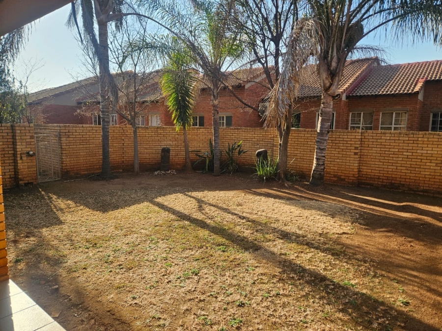 To Let 2 Bedroom Property for Rent in Equestria Gauteng