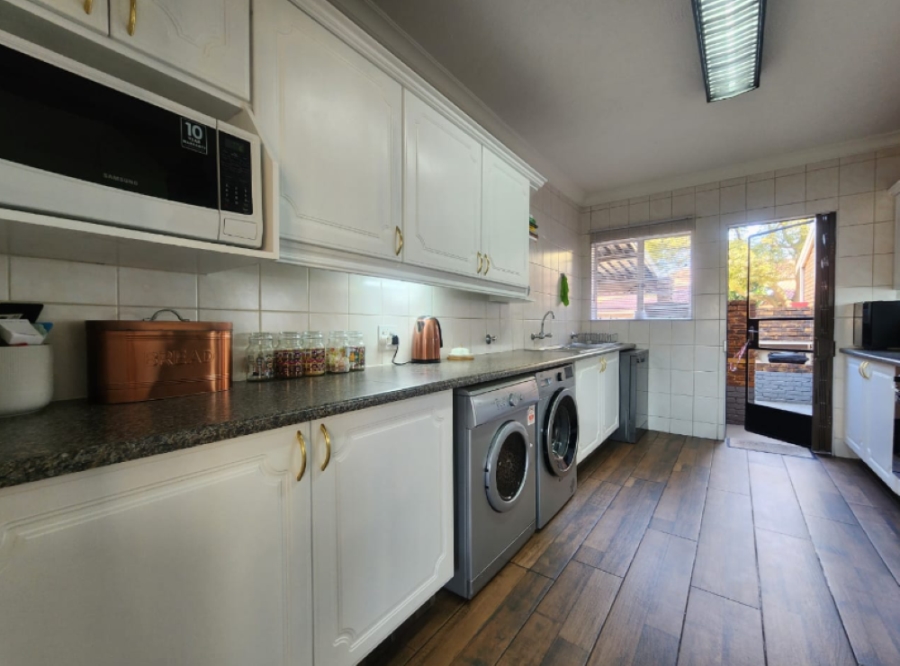 3 Bedroom Property for Sale in Brackenhurst Gauteng