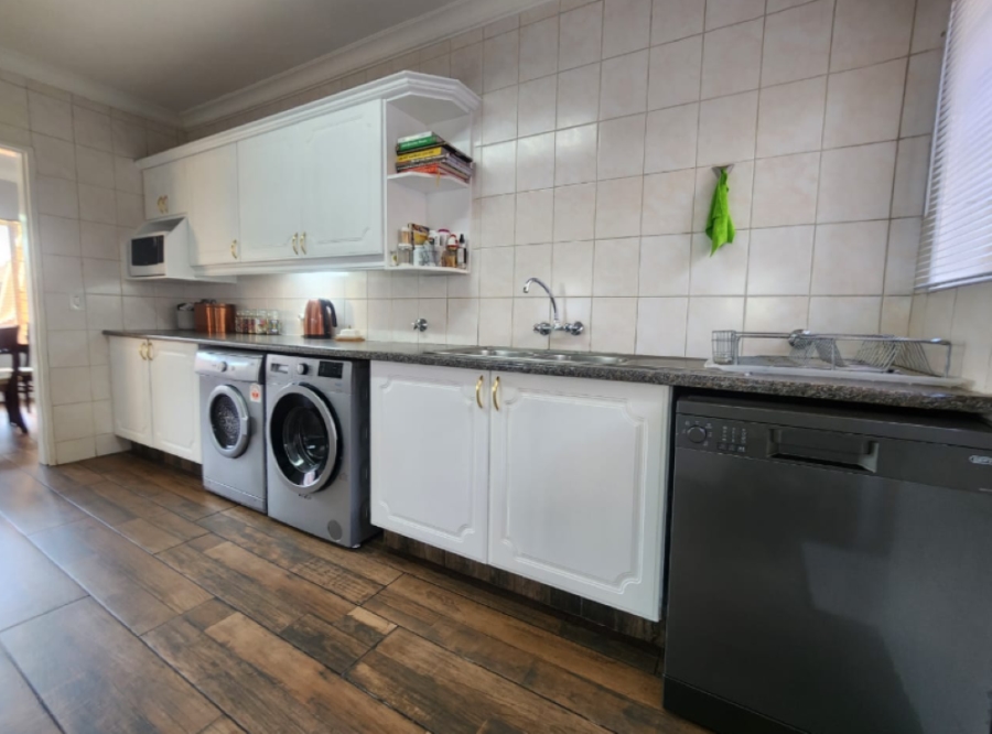 3 Bedroom Property for Sale in Brackenhurst Gauteng